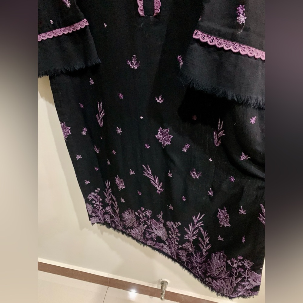 Designer Sobia Nazir Elegant Black Embroidered Women's Winter Dress - Picture 7 of 11
